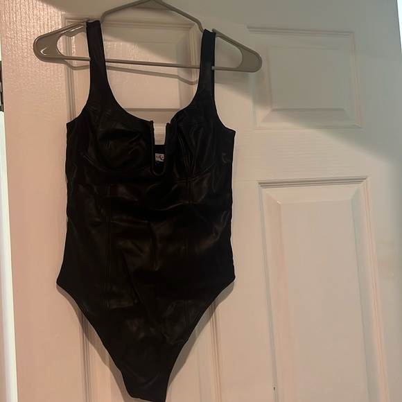 Black corset body suit with short cleavage size 2 - Picture 1 of 3